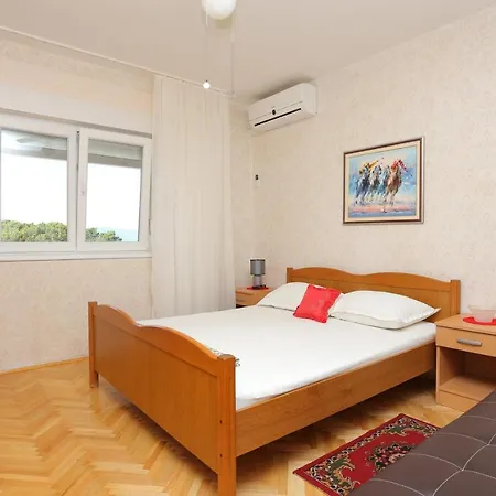 With A Parking Space Duce, - 20858 Omis