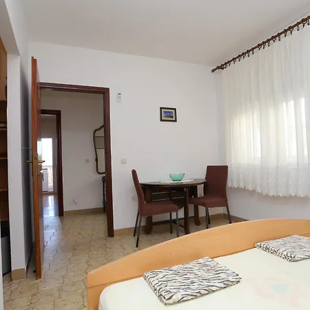 With A Parking Space Duce, - 20858 Apartman *